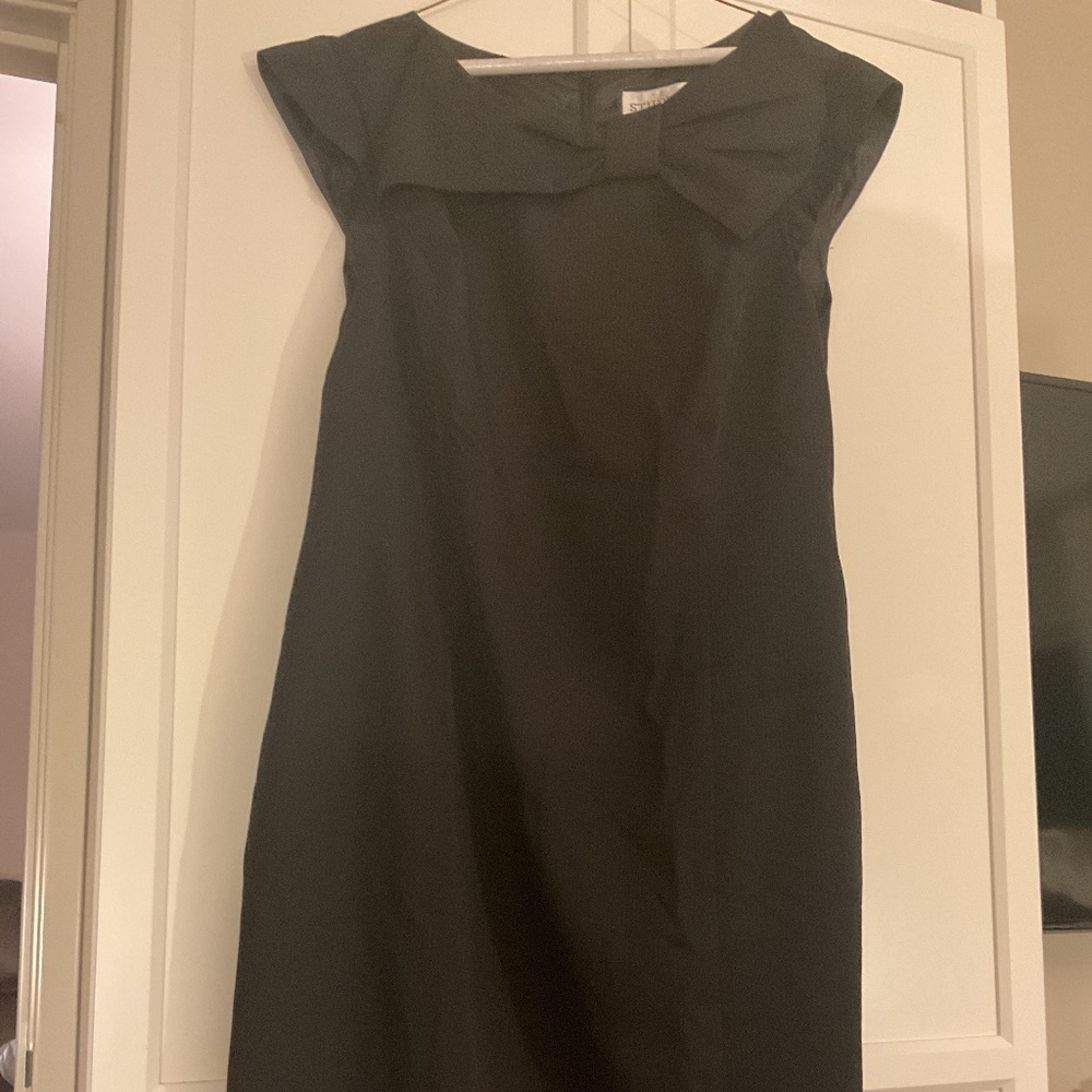 Black knee length sleeveless dress in great condition